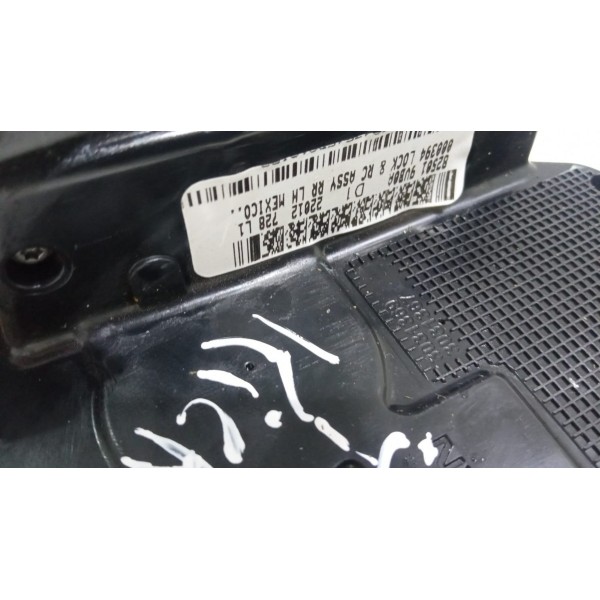 Fechadura Traseira E. Kicks 2023 825019vb0a *4714 Cx079