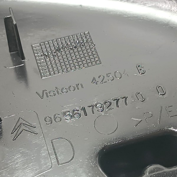Acabamento Console Central Direito Peugeot 307  2004 2012