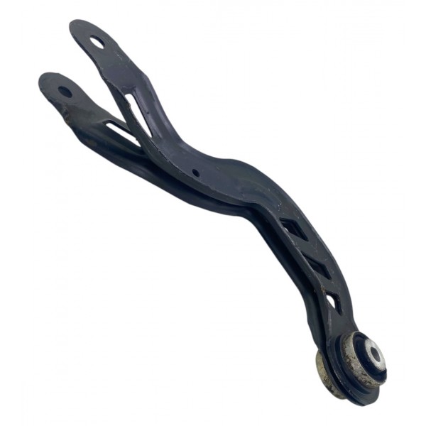 Braço Curvo Taseiro  Mercedes B200 1.6 2013 2014 2015 2018