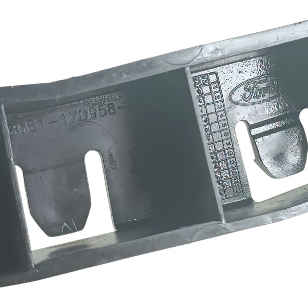 Guia Parachoque Dianteiro Direito Ford Focus 2014 2015 2016