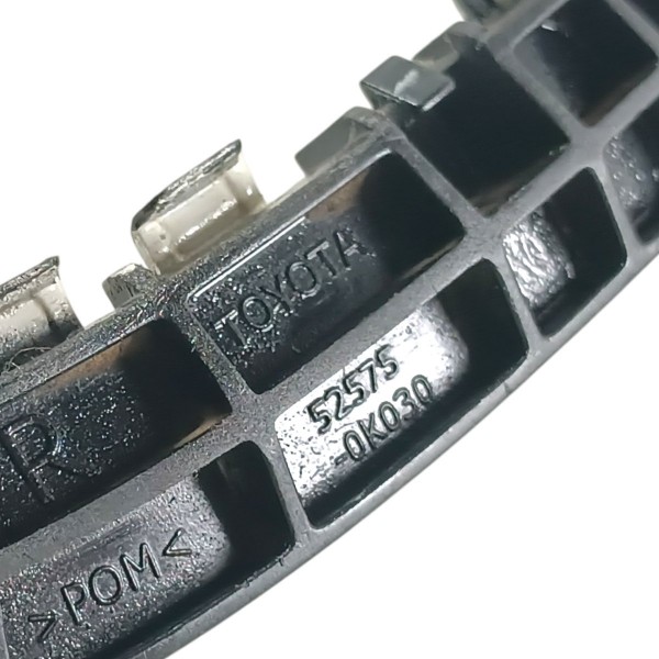 Guia Para-choque Toyota Hillux/sw4 2011/15 Traseiro Direito