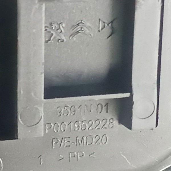 Moldura Porta Objetos Peugeot 208 2020 A 2023