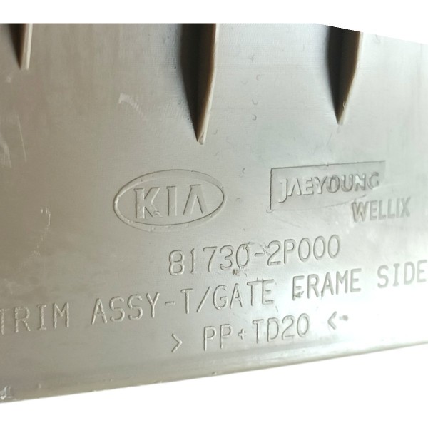Acabamento Tampa Traseira Esquerda Kia Sorento 2.4 2012