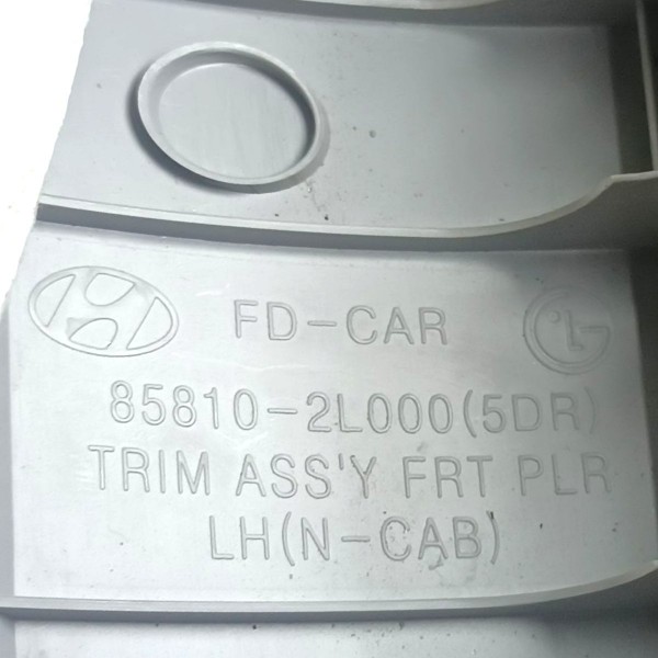 Moldura Coluna Parabrisa Esquerda Hyundai I30 2009 A 2012