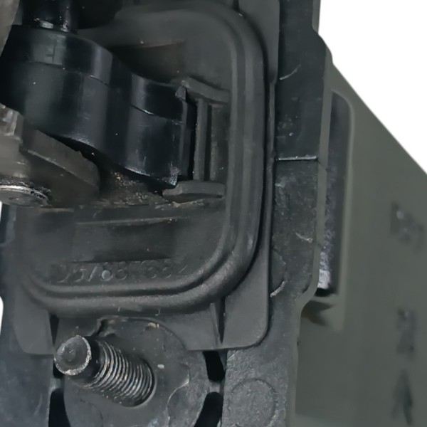 Limitador Porta Traseira Esquerda Peugeot 208 2020 A 2024
