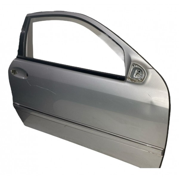Porta Dianteira Direita Mercedes Clc200 2009/10 Detalhe