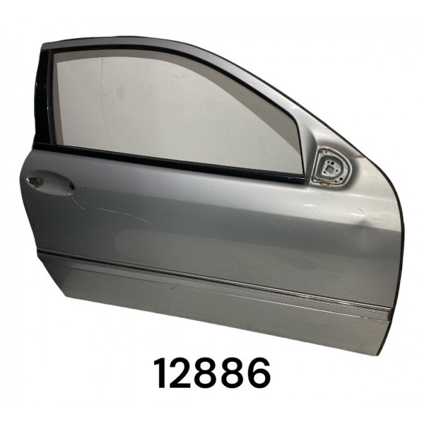 Porta Dianteira Direita Mercedes Clc200 2009/10 Detalhe
