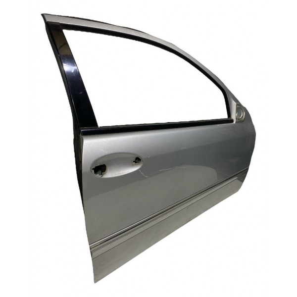 Porta Dianteira Direita Mercedes Clc200 2009/10 Detalhe