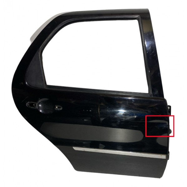 Porta Traseira Direita Fiat Siena 2006/2010 Detalhe