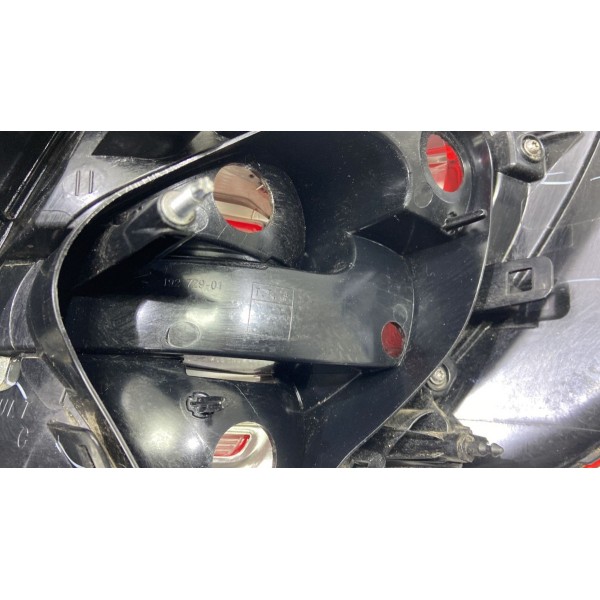 Lanterna Esquerda Renault Sandero 2018 19272901 *11780 Pr107