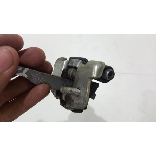 Limitador Traseiro Esquerdo Renault Clio 2015 *9339