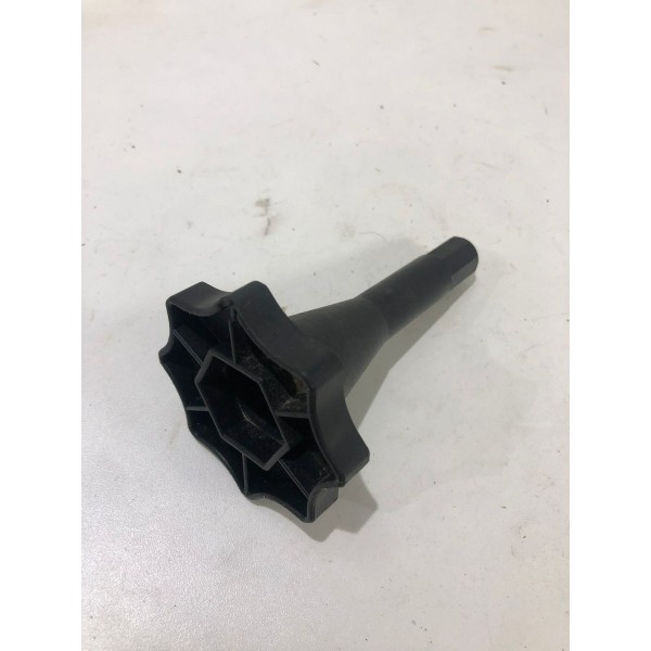 Parafuso De Fixaçao Do Estepe Renault Clio 7703041034